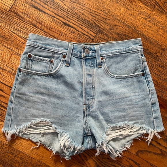 Levi’s 501® ORIGINAL FIT HIGH RISE WOMEN'S SHORTS W26 - Picture 11 of 11